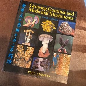 Growing Gourmet and Medicinal Mushrooms book by Paul Stamets